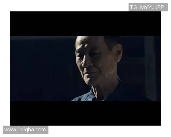 足球明星背影照片展现独特魅力与霸气气场的完美瞬间